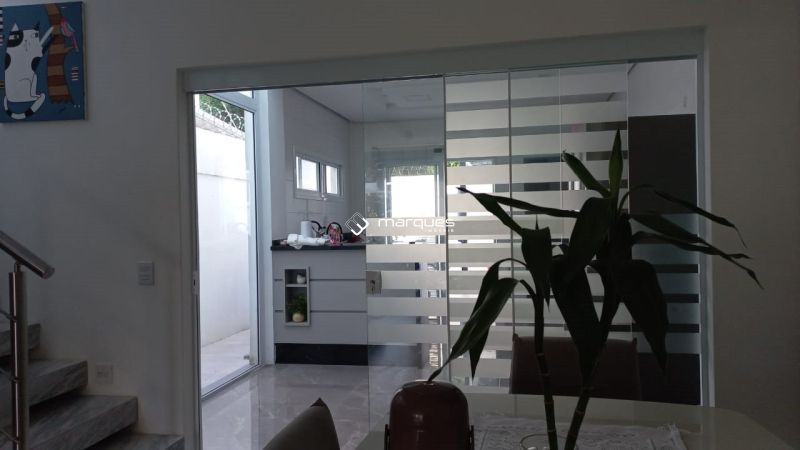Sobrado com 3 quartos, 3 banheiros e 113m² à venda no bairro Laranjal, Pelotas