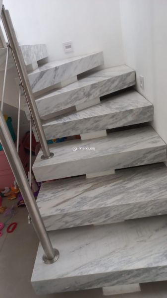 Sobrado com 3 quartos, 3 banheiros e 113m² à venda no bairro Laranjal, Pelotas