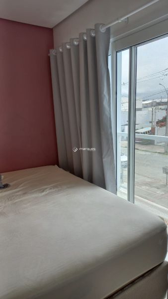Sobrado com 3 quartos, 3 banheiros e 113m² à venda no bairro Laranjal, Pelotas
