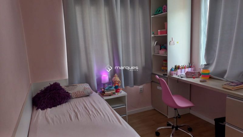 Sobrado com 3 quartos, 3 banheiros e 113m² à venda no bairro Laranjal, Pelotas