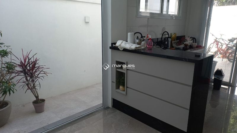 Sobrado com 3 quartos, 3 banheiros e 113m² à venda no bairro Laranjal, Pelotas