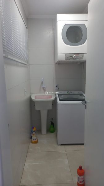Sobrado com 3 quartos, 3 banheiros e 113m² à venda no bairro Laranjal, Pelotas