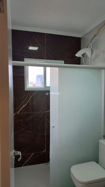 Sobrado com 3 quartos, 3 banheiros e 113m² à venda no bairro Laranjal, Pelotas
