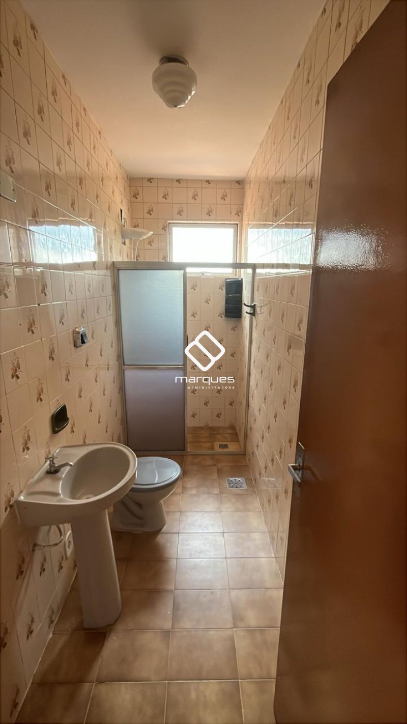 Apartamento com 2 quartos, 1 banheiro e 74m² para alugar no bairro Centro, Pelotas