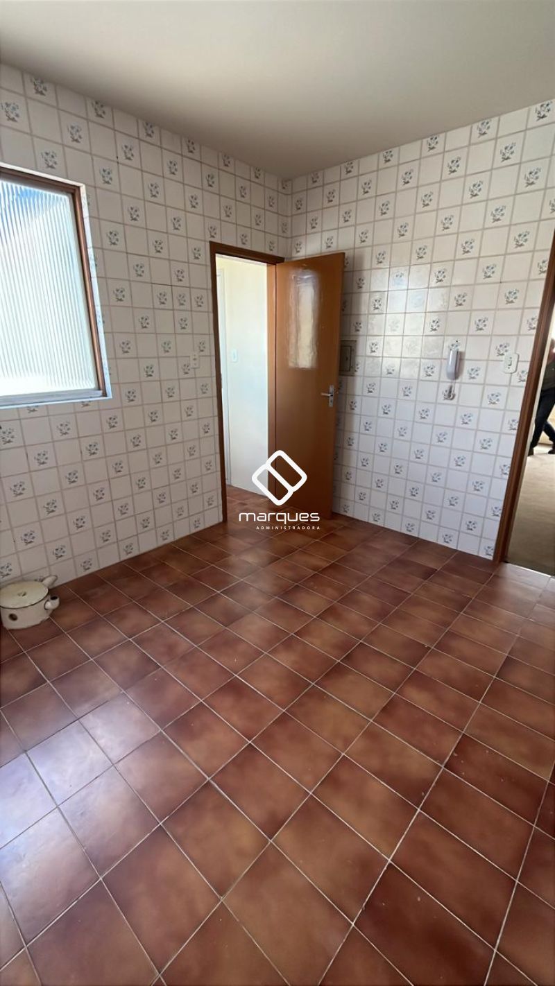 Apartamento com 2 quartos, 1 banheiro e 74m² para alugar no bairro Centro, Pelotas