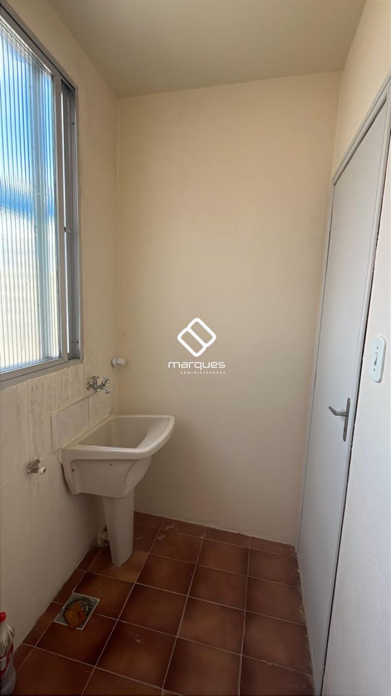 Apartamento com 2 quartos, 1 banheiro e 74m² para alugar no bairro Centro, Pelotas