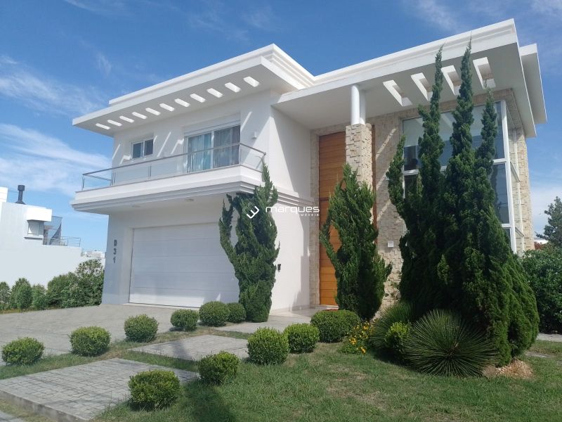 Casa com 3 quartos, 4 banheiros e 336m² à venda no bairro São Gonçalo, Pelotas