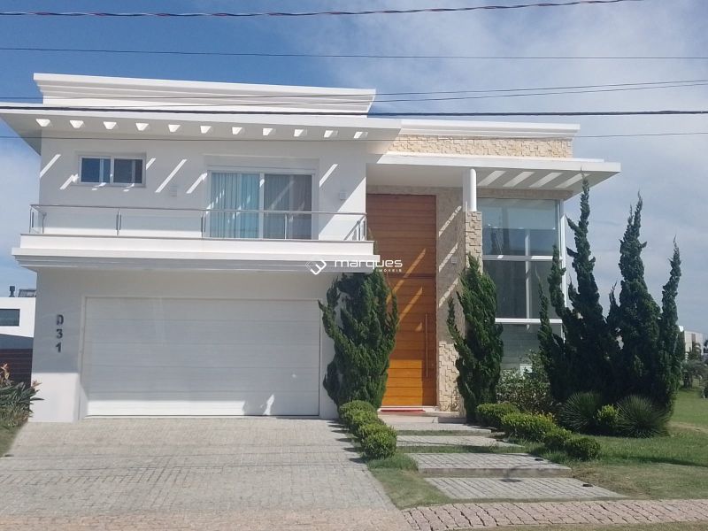 Casa com 3 quartos, 4 banheiros e 336m² à venda no bairro São Gonçalo, Pelotas