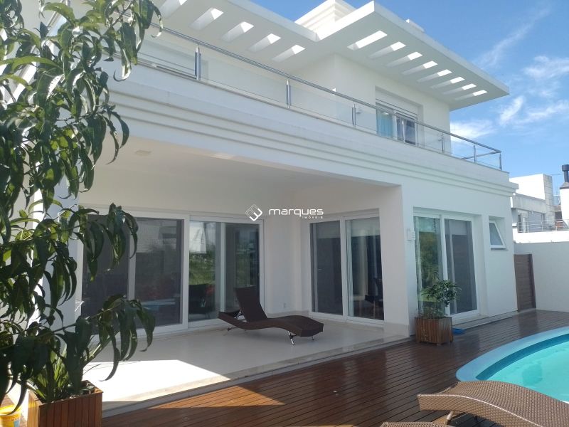 Casa com 3 quartos, 4 banheiros e 336m² à venda no bairro São Gonçalo, Pelotas