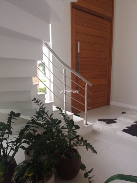 Casa com 3 quartos, 4 banheiros e 336m² à venda no bairro São Gonçalo, Pelotas