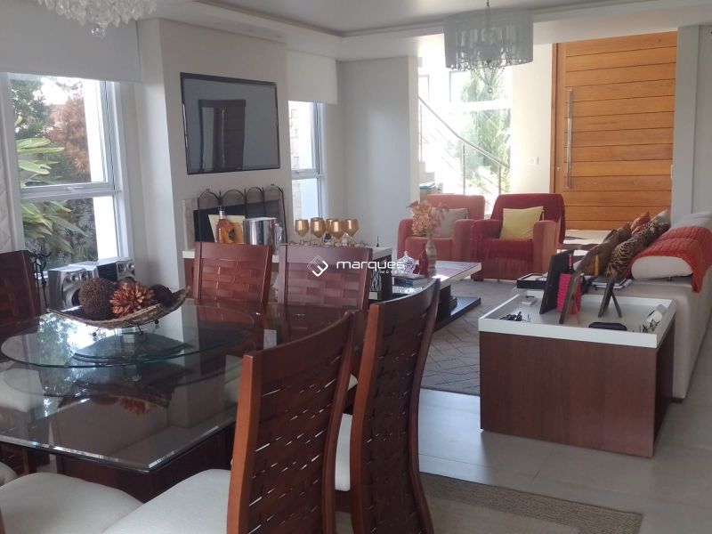 Casa com 3 quartos, 4 banheiros e 336m² à venda no bairro São Gonçalo, Pelotas
