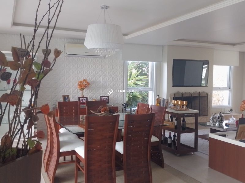Casa com 3 quartos, 4 banheiros e 336m² à venda no bairro São Gonçalo, Pelotas