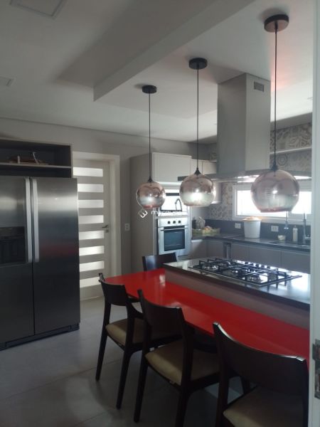 Casa com 3 quartos, 4 banheiros e 336m² à venda no bairro São Gonçalo, Pelotas