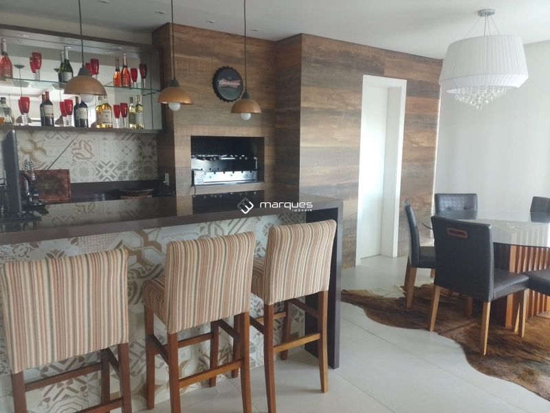 Casa com 3 quartos, 4 banheiros e 336m² à venda no bairro São Gonçalo, Pelotas