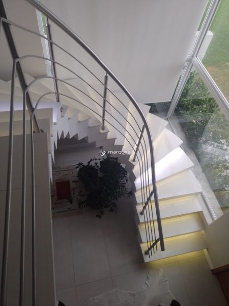 Casa com 3 quartos, 4 banheiros e 336m² à venda no bairro São Gonçalo, Pelotas