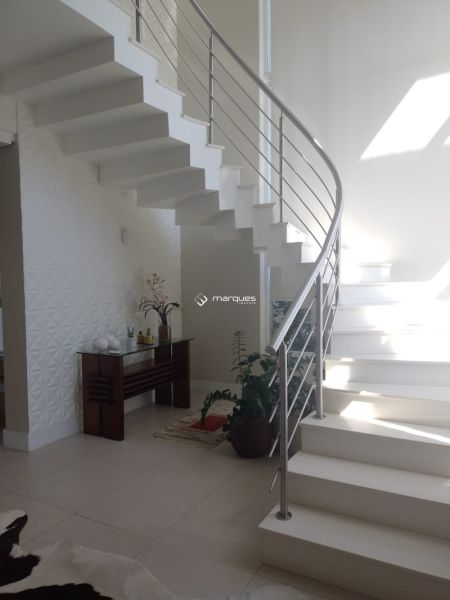 Casa com 3 quartos, 4 banheiros e 336m² à venda no bairro São Gonçalo, Pelotas