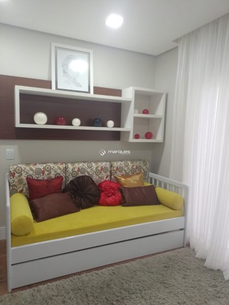 Casa com 3 quartos, 4 banheiros e 336m² à venda no bairro São Gonçalo, Pelotas