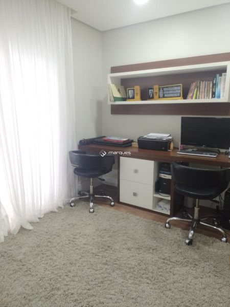 Casa com 3 quartos, 4 banheiros e 336m² à venda no bairro São Gonçalo, Pelotas