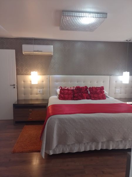 Casa com 3 quartos, 4 banheiros e 336m² à venda no bairro São Gonçalo, Pelotas