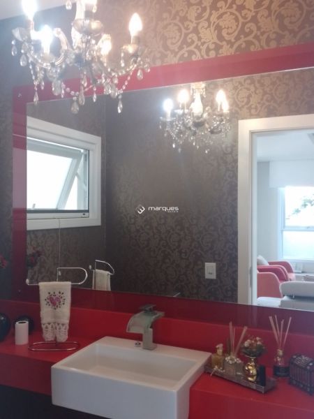 Casa com 3 quartos, 4 banheiros e 336m² à venda no bairro São Gonçalo, Pelotas