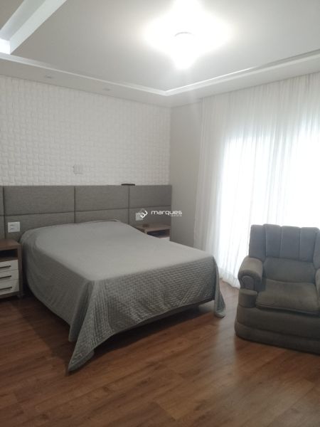 Casa com 3 quartos, 4 banheiros e 336m² à venda no bairro São Gonçalo, Pelotas