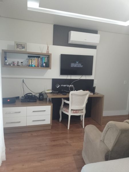 Casa com 3 quartos, 4 banheiros e 336m² à venda no bairro São Gonçalo, Pelotas