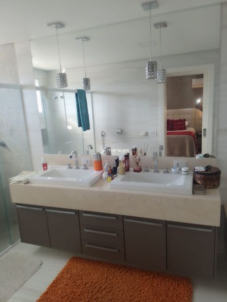 Casa com 3 quartos, 4 banheiros e 336m² à venda no bairro São Gonçalo, Pelotas