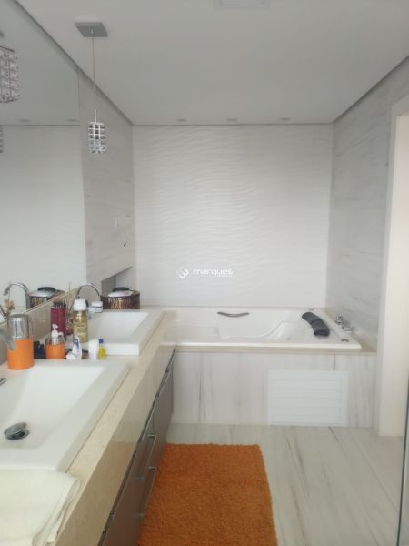 Casa com 3 quartos, 4 banheiros e 336m² à venda no bairro São Gonçalo, Pelotas