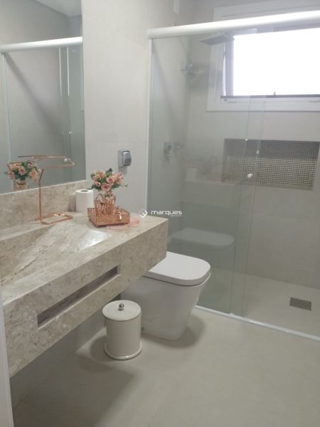 Casa com 3 quartos, 4 banheiros e 336m² à venda no bairro São Gonçalo, Pelotas