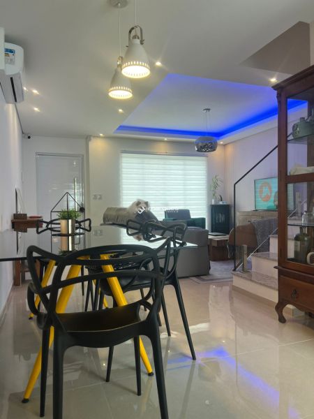 Casa com 3 quartos, 2 banheiros e 115m² à venda no bairro Las Acácias, Pelotas