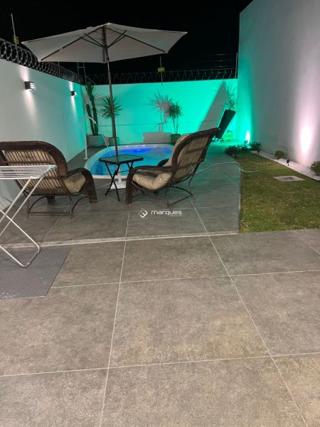 Casa com 3 quartos, 2 banheiros e 115m² à venda no bairro Las Acácias, Pelotas