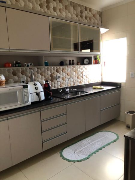 Apartamento com 3 quartos, 2 banheiros e 88m² à venda no bairro Três Vendas, Pelotas