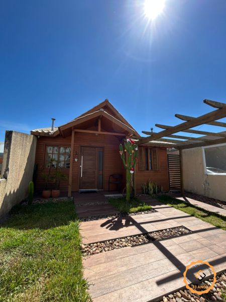 Casa com 3 quartos, 2 banheiros e 90m² à venda no bairro Areal, Pelotas