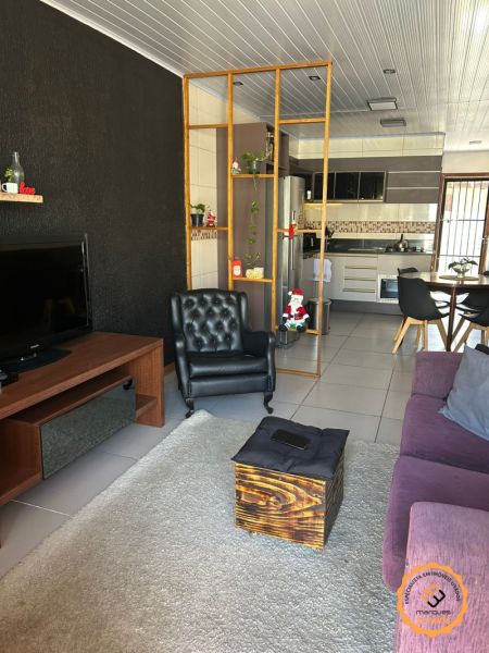 Casa com 3 quartos, 2 banheiros e 90m² à venda no bairro Areal, Pelotas