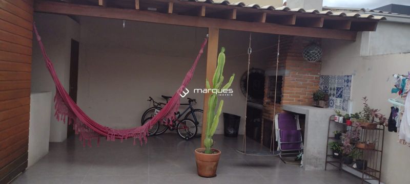 Casa com 3 quartos, 2 banheiros e 90m² à venda no bairro Areal, Pelotas