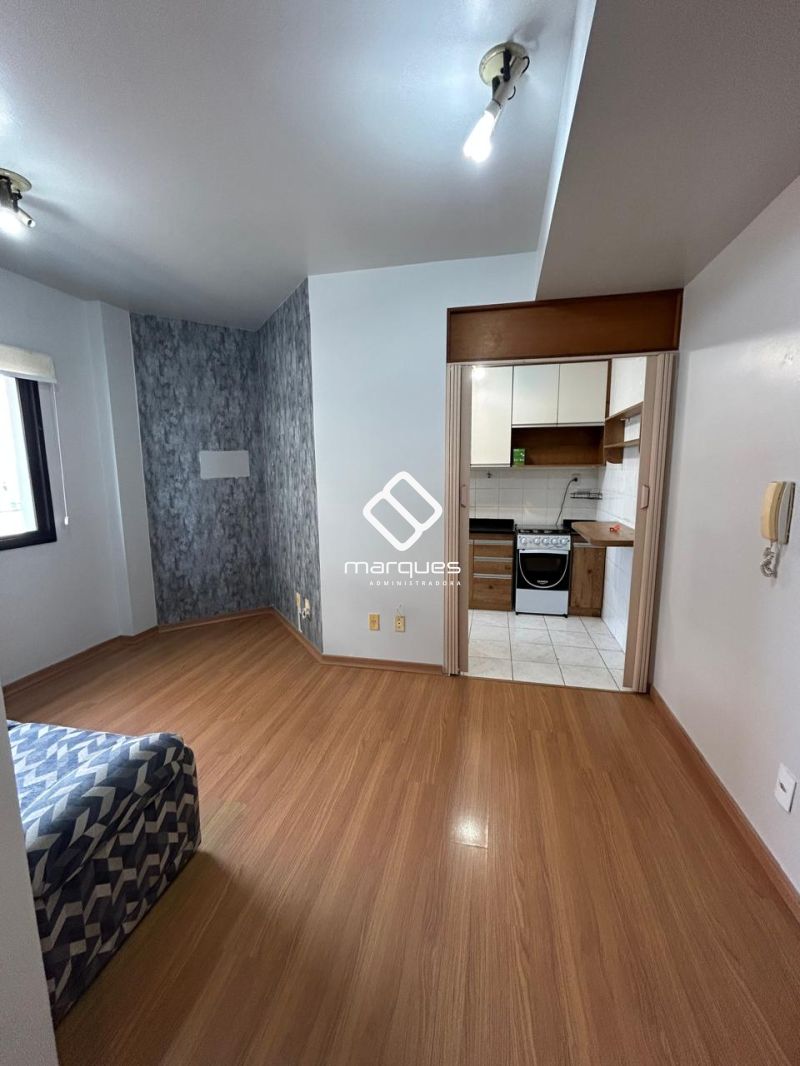 Apartamento com 1 quarto, 1 banheiro e 54m² para alugar no bairro Centro, Pelotas