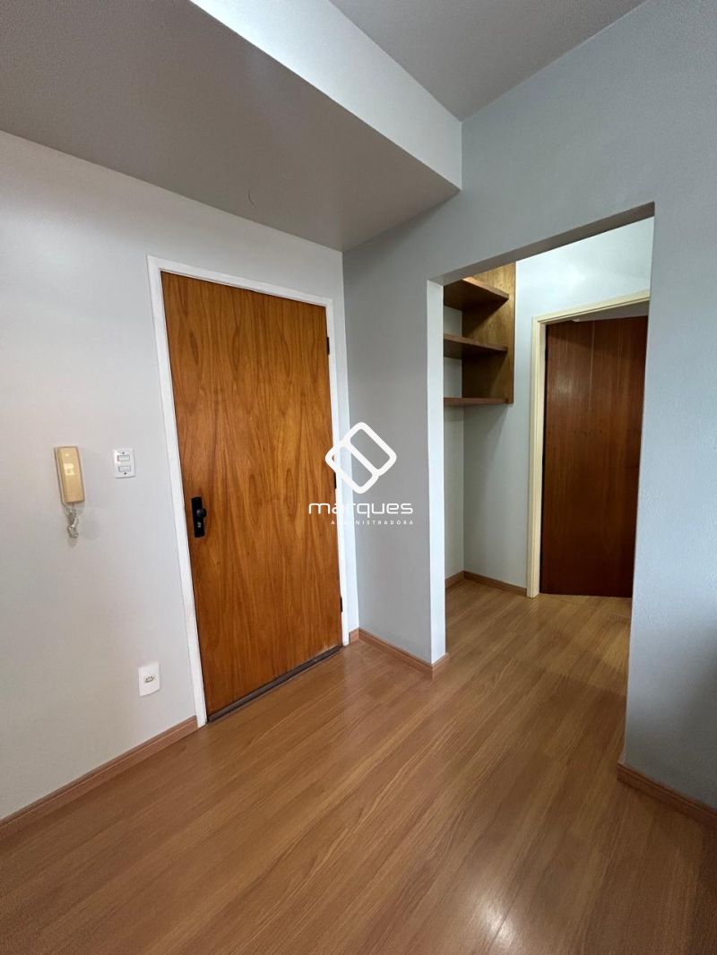 Apartamento com 1 quarto, 1 banheiro e 54m² para alugar no bairro Centro, Pelotas