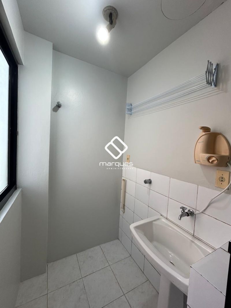 Apartamento com 1 quarto, 1 banheiro e 54m² para alugar no bairro Centro, Pelotas