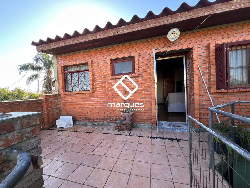 Casa/Fundos com 1 quarto e 1 banheiro para alugar no bairro Areal, Pelotas