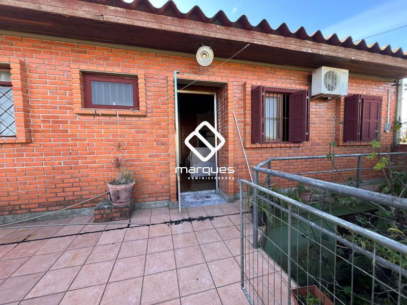 Casa/Fundos com 1 quarto e 1 banheiro para alugar no bairro Areal, Pelotas