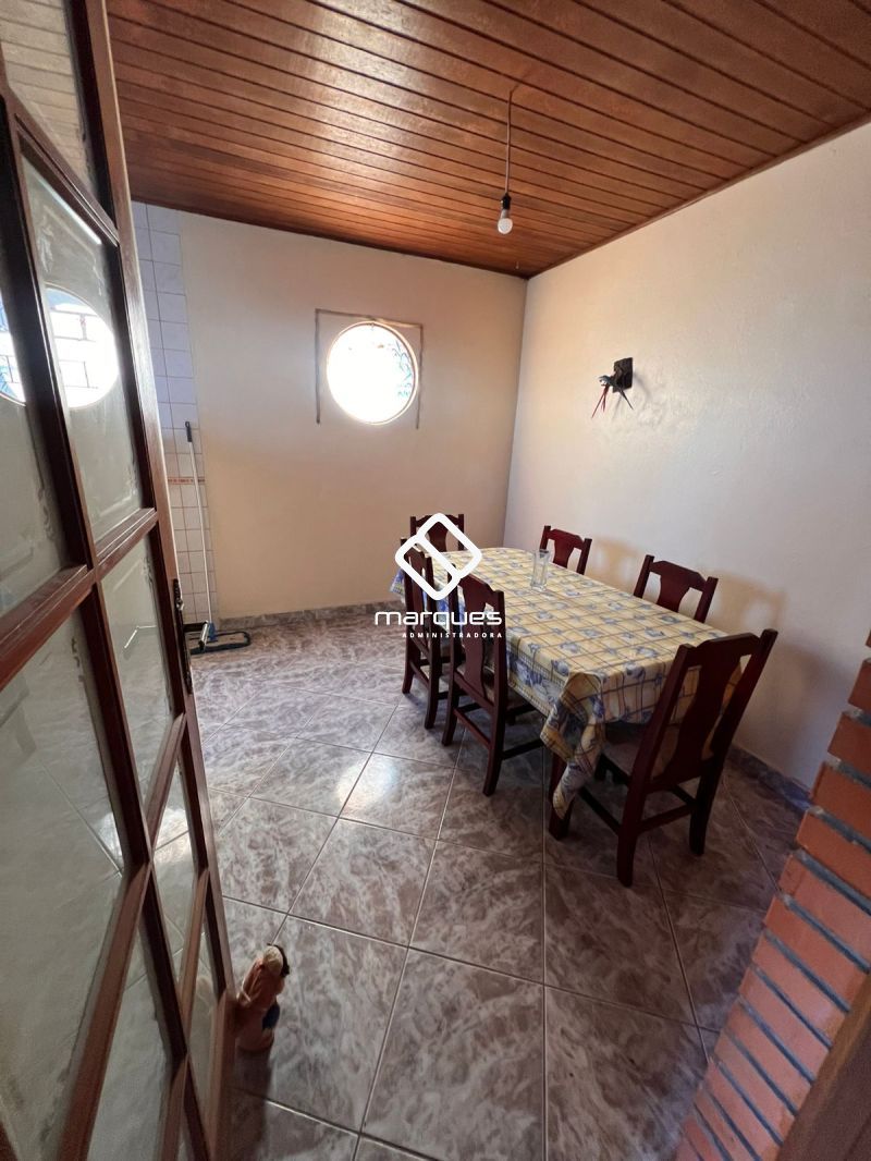 Casa/Fundos com 1 quarto e 1 banheiro para alugar no bairro Areal, Pelotas