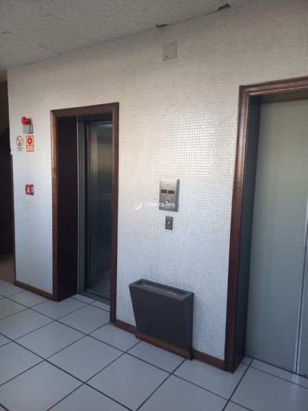 Sala com 1 banheiro e 64m² à venda no bairro Centro, Pelotas