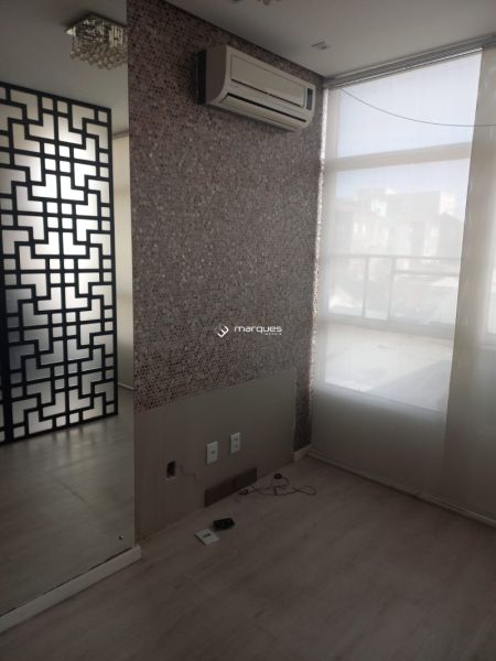 Sala com 1 banheiro e 64m² à venda no bairro Centro, Pelotas