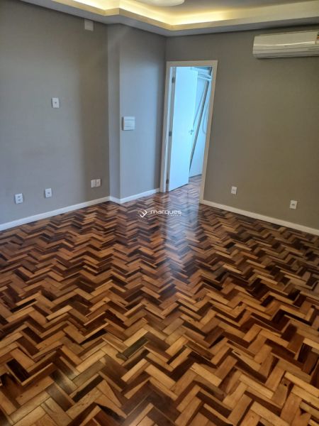 Sala com 1 banheiro e 64m² à venda no bairro Centro, Pelotas