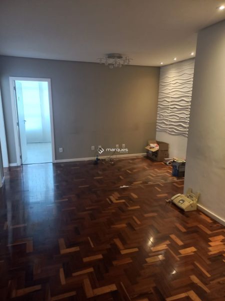 Sala com 1 banheiro e 64m² à venda no bairro Centro, Pelotas