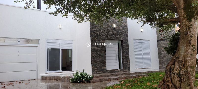 Casa com 2 quartos, 3 banheiros e 220m² à venda no bairro Laranjal, Pelotas