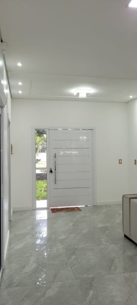Casa com 2 quartos, 3 banheiros e 220m² à venda no bairro Laranjal, Pelotas