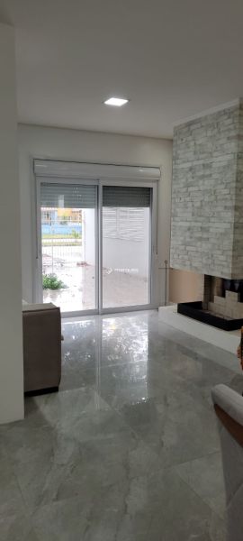 Casa com 2 quartos, 3 banheiros e 220m² à venda no bairro Laranjal, Pelotas