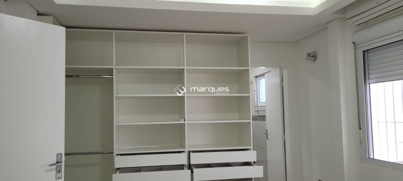 Casa com 2 quartos, 3 banheiros e 220m² à venda no bairro Laranjal, Pelotas