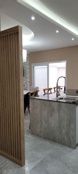 Casa com 2 quartos, 3 banheiros e 220m² à venda no bairro Laranjal, Pelotas